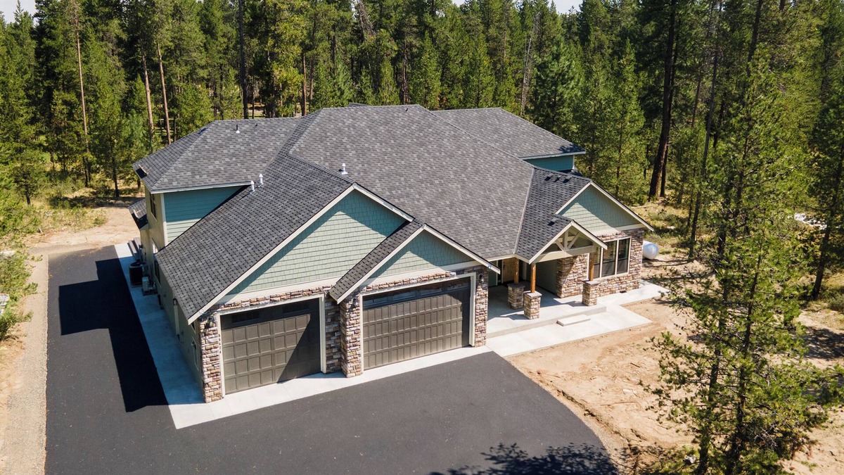 Three Rivers House | Custom home, 1.17 acres, 5 beds, 5 bath, sleeps 12+, Hot Tub, 80" TV, Pool Table