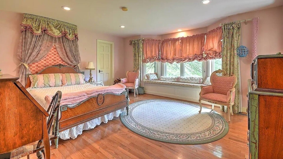 Bristol House | Custom Home on 14 Acres With Pool