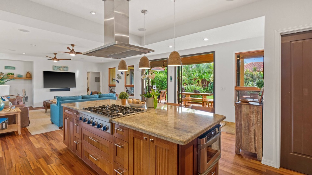 Bayview House | Custom Home Walking Distance to the Grand Hyatt and Shipwreck Beach