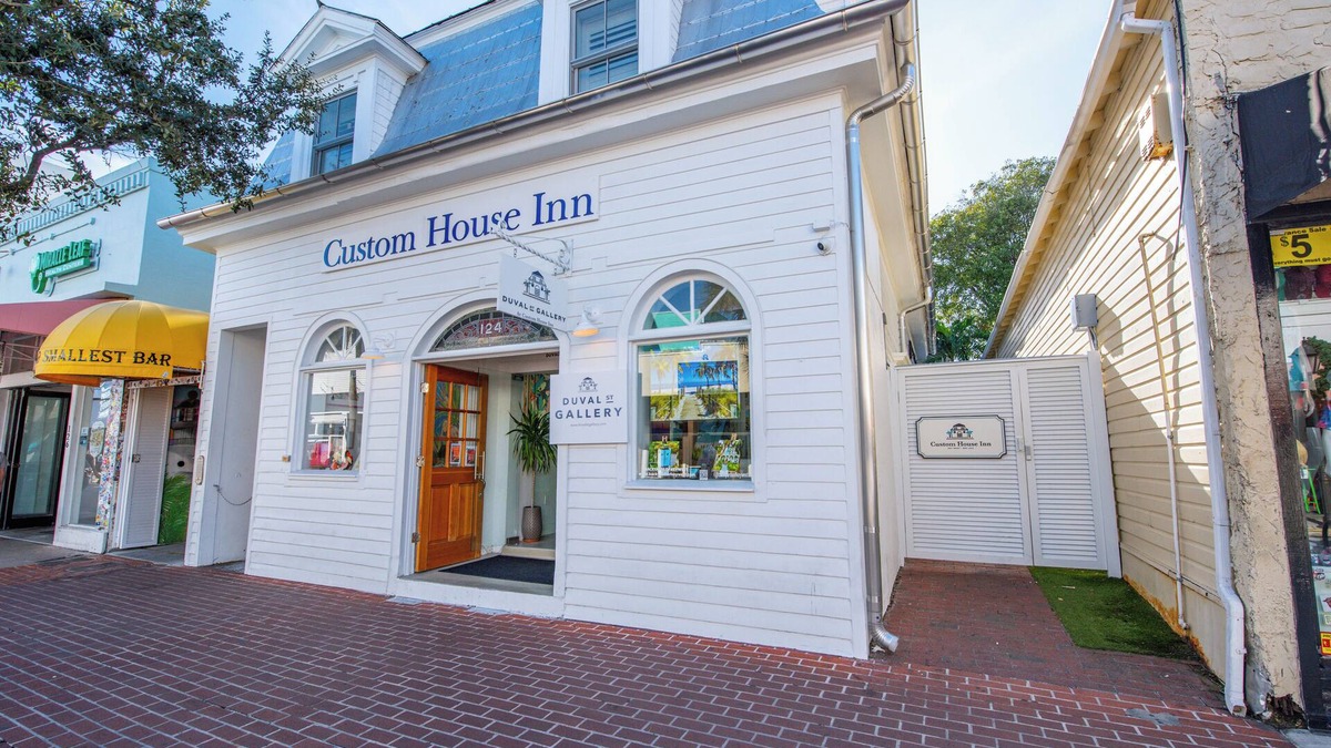 Historic Seaport Apartment | Custom House Inn | 8 BR Suite Compound on Duval!