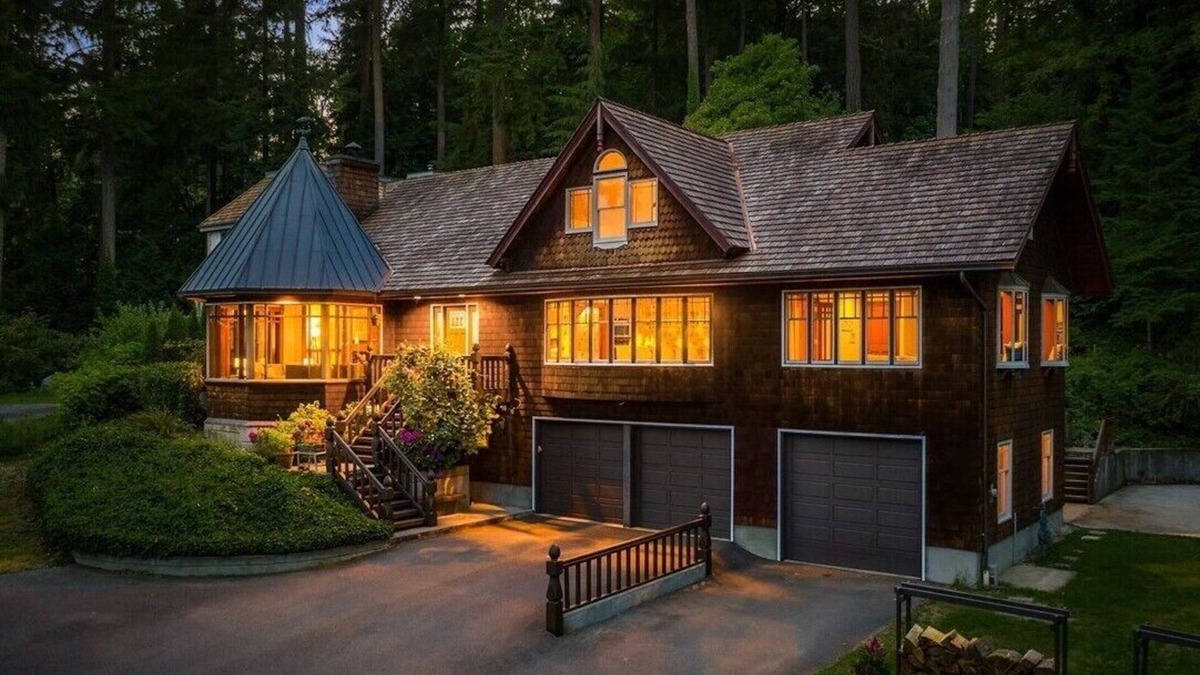 Inglewood-Finn Hill Cabin | Custom Lakeview Lodge - walking distance to Juanita Beach