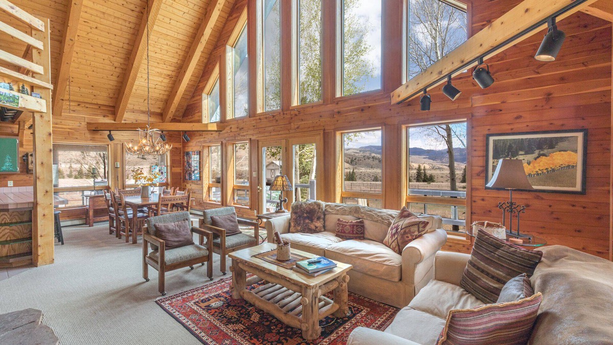 Creede House | Custom Log Home-Pet-Friendly-Rio Grande River Access-Breathtaking Views
