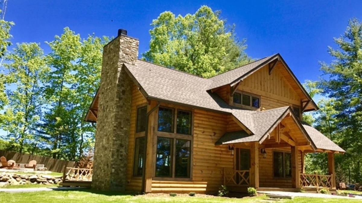 Hendersonville Cabin | CUSTOM LOG HOME WITH FIREPLACE, FIRE-PIT AND HOT TUB