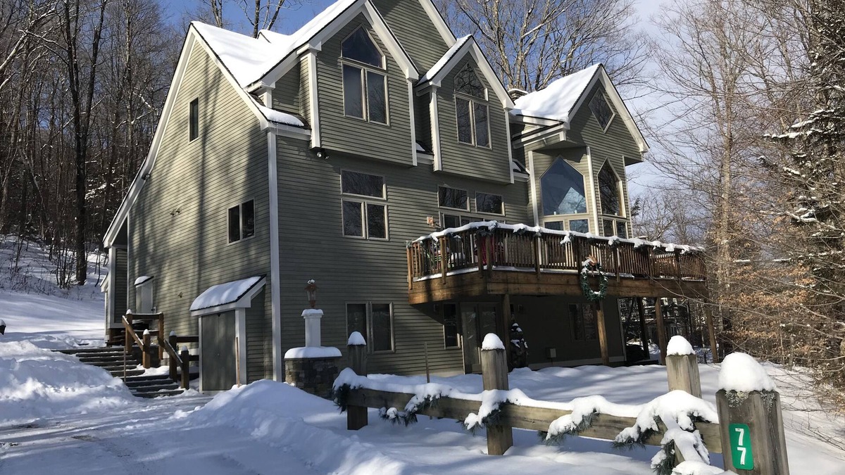 Ludlow House | Custom Luxury Home w/Hot Tub on Okemo Mtn/Family/Group Friendly/Shuttle Bus
