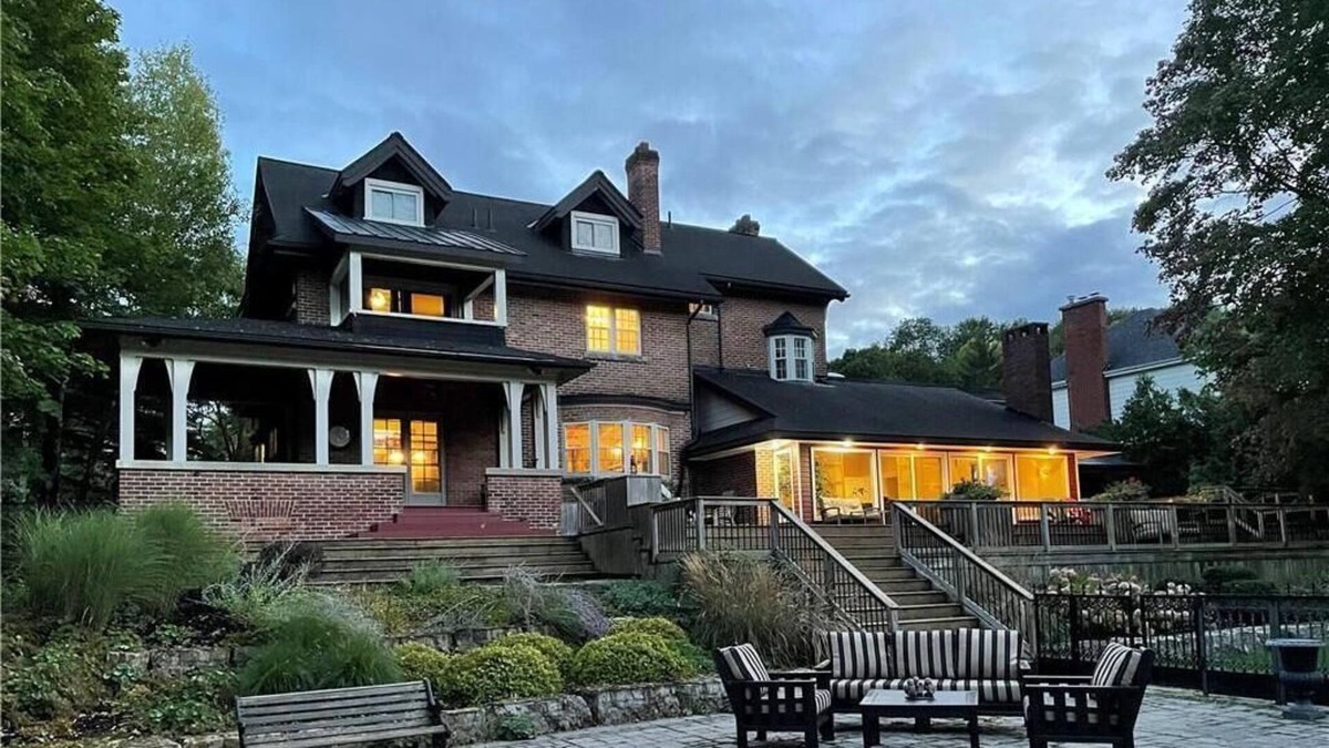 Owen Sound House | Custom Mansion on the Water | Heated Pool | Hot Tub