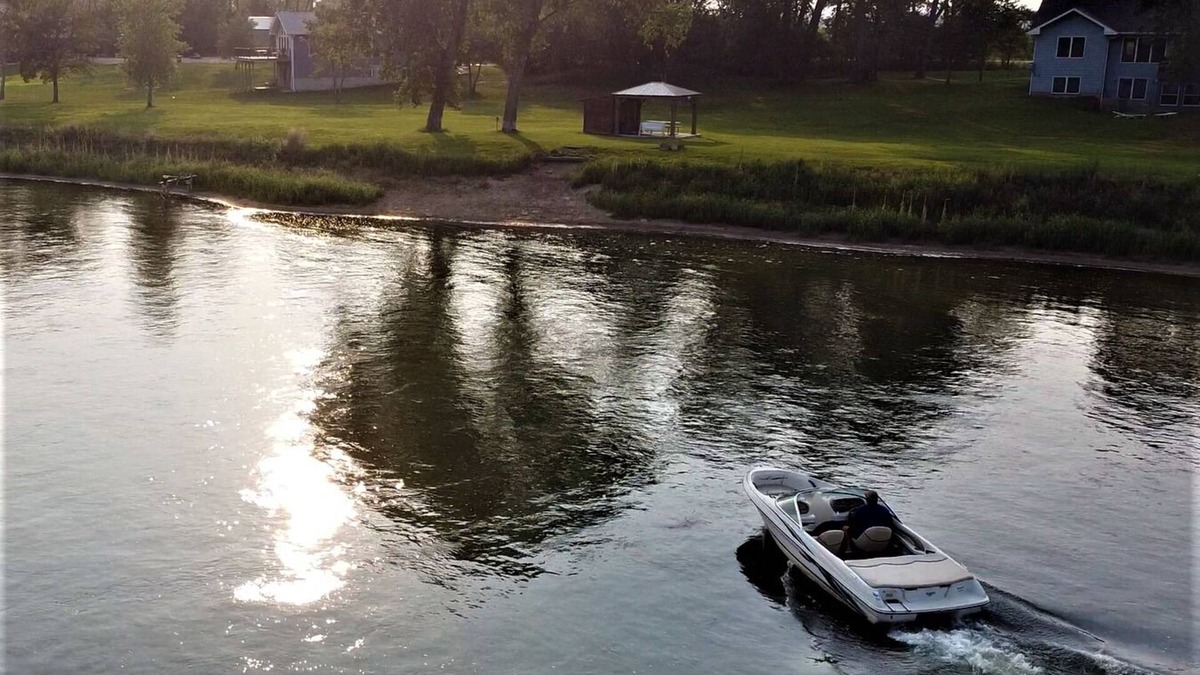 Yankton House | Custom, Private Riverfront Property on 2 acres- Unobstructed River Views!