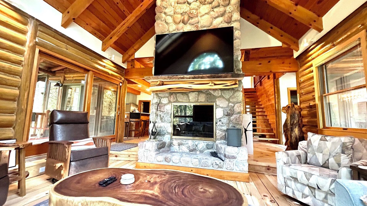 Mayfield Cabin | Custom River Front Property on 10 Acres, Sleeps 19