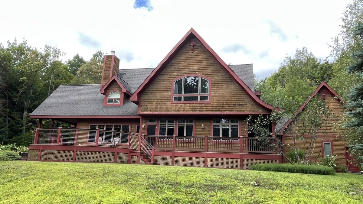 Ludlow House | Custom ski house less than 1 mile from Okemo Mtn.