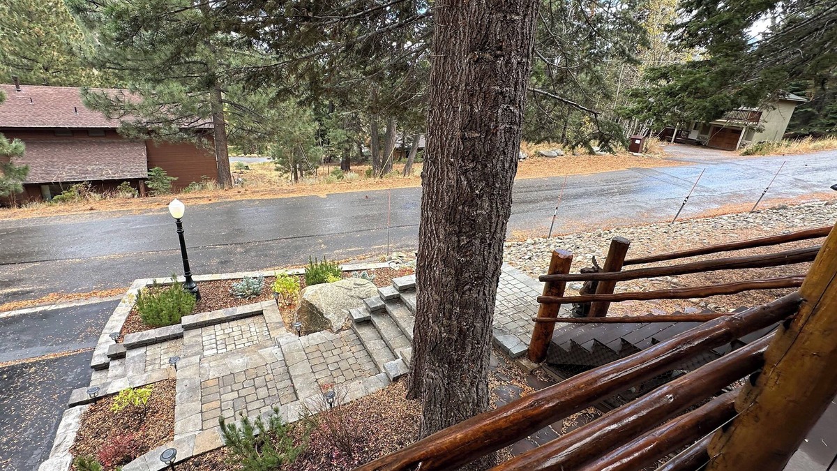 Upper Kingsbury House | Custom Tahoe Log Cabin Minutes to Heavenly Ski Resort & Casinos.