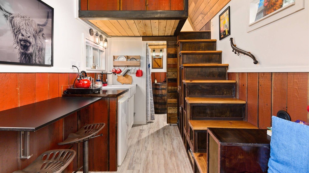 Kerns House | ❤️Custom Tiny w/ Barn Vibes, Pet Friendly, Firepit, Next to PDX's Best Eat