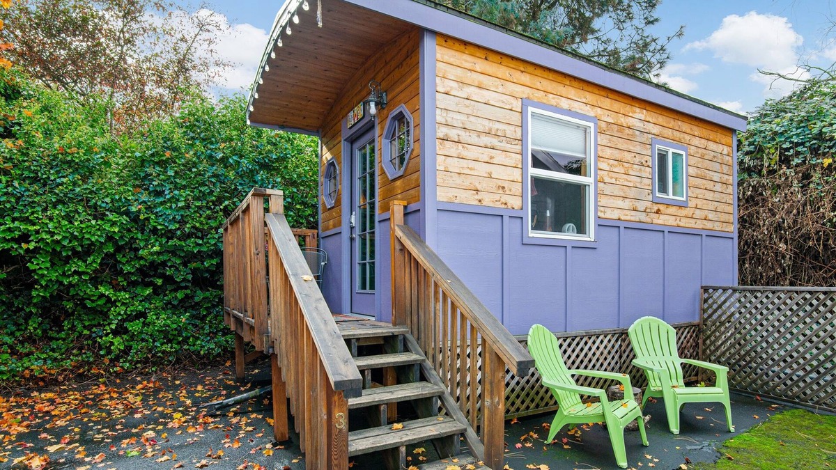 Kerns House | ❤️Custom Tiny w/ Boho Vibes, Firepit, Kitchen, Next to PDX's Best Eats✨