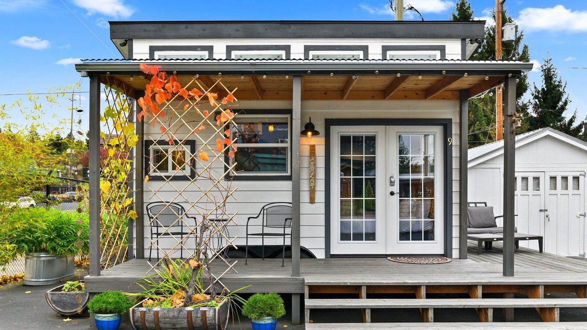Kerns House | ❤️Custom Tiny w/ Vineyard Vibes, Firepit, Kitchen, Next to PDX's Best Eat✨