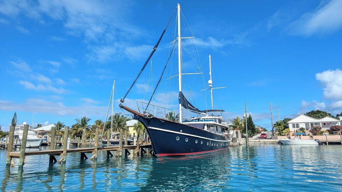 Spanish Wells Boat Rental | Custom Yacht -Includes, Breakfast, Chef, WIFI, A/C, docked in private marina.