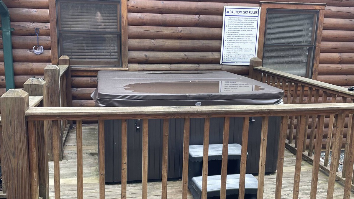 Almond Cabin | Customer Appreciation Year! Get a free night!