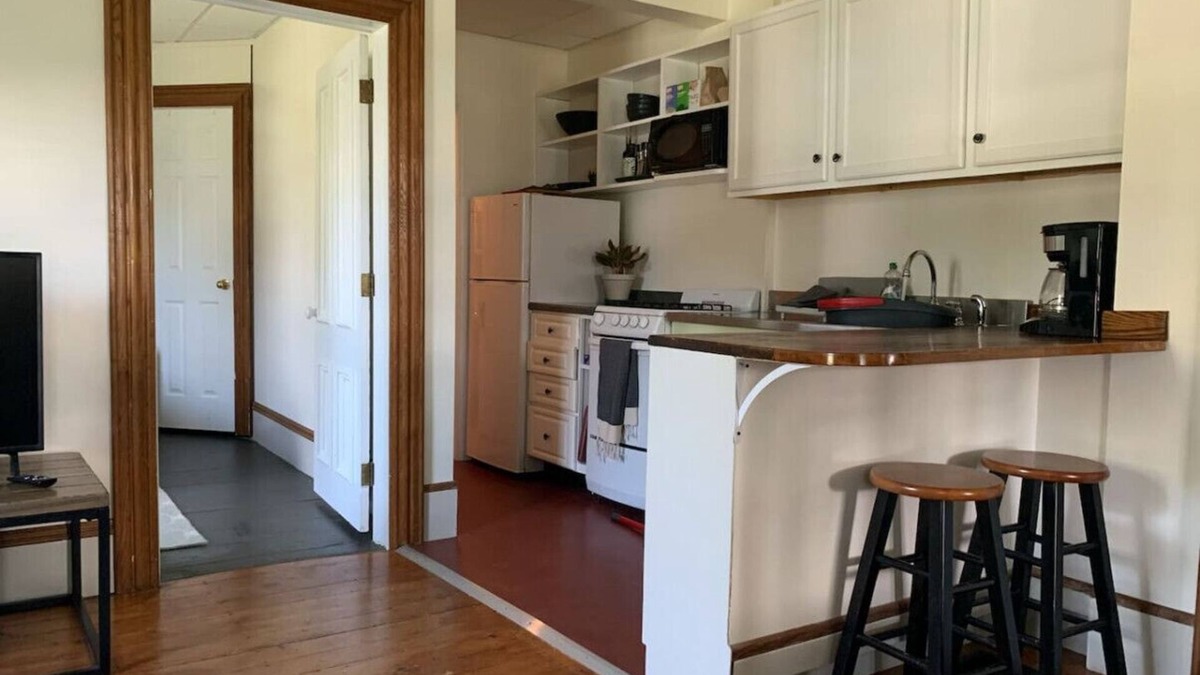 Shelburne Apartment | Cute 1 Bedroom in Historic Downtown Shelburne