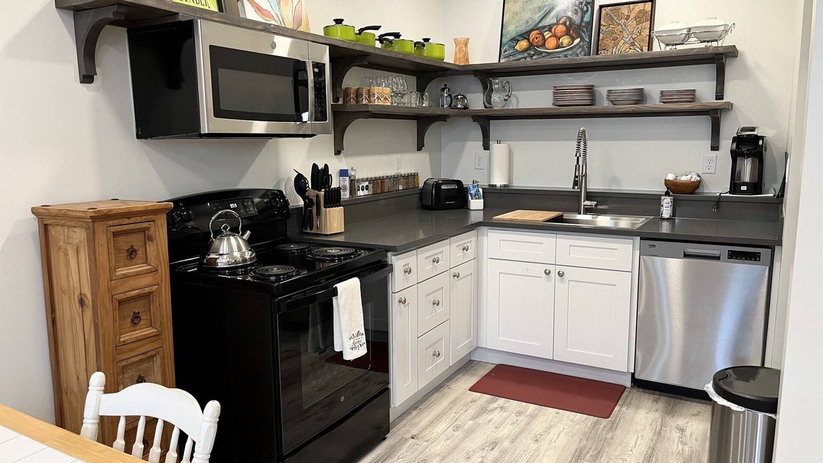 Creswell House | Cute 1 bedroom "Ohana" 10 miles from Eugene