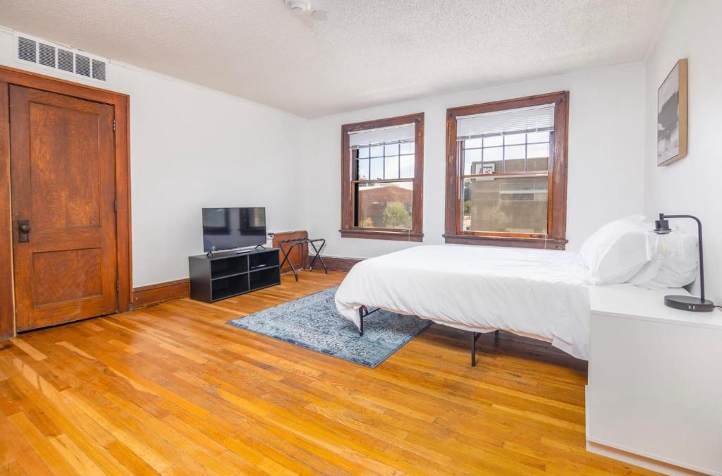 Downtown Des Moines Apartment | Cute 1 Bedroom Studio in Downtown Des Moines