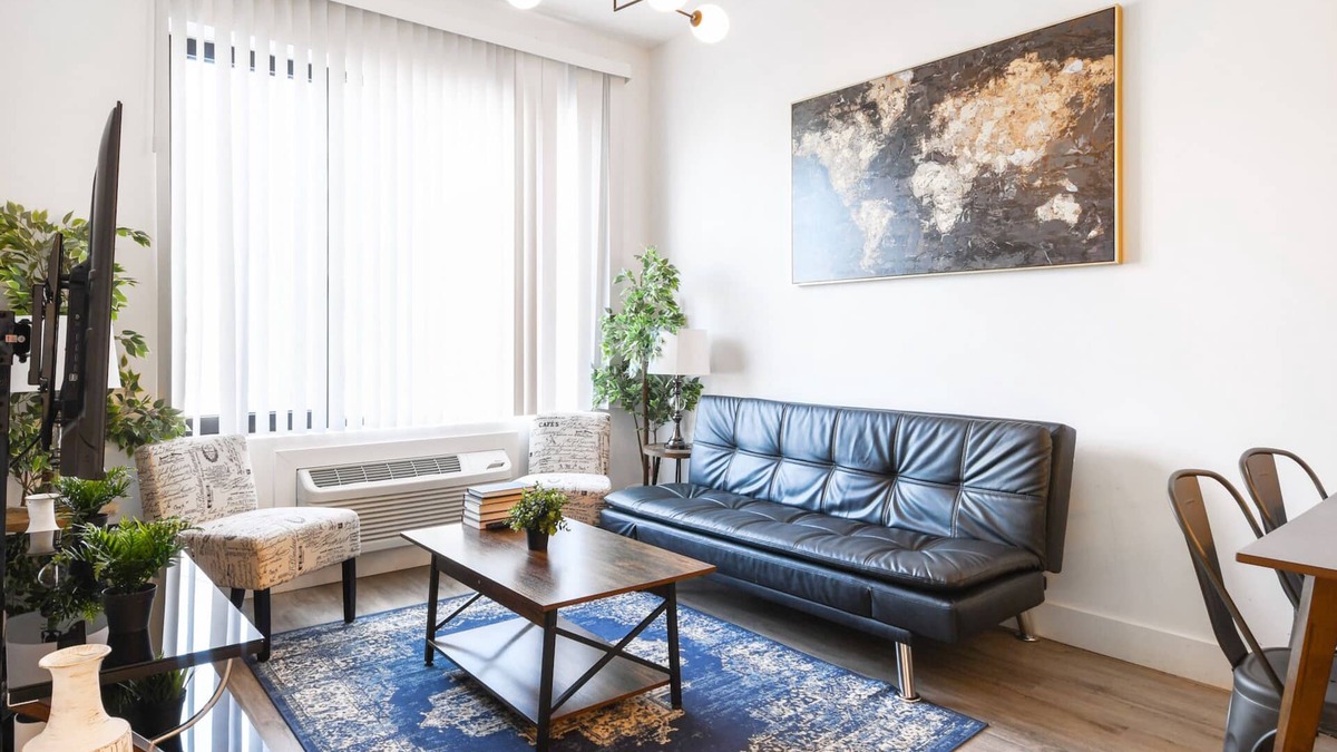 Elizabeth Apartment | Cute 1BR Next to Airport 6160