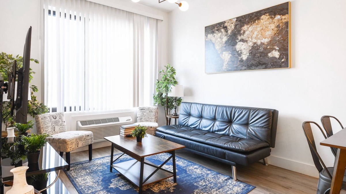 Elizabeth Apartment | Cute 1BR Next to Airport 4223
