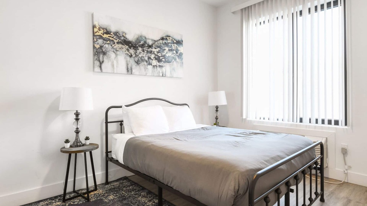 Elizabeth Apartment | Cute 1BR next to EWR 3551