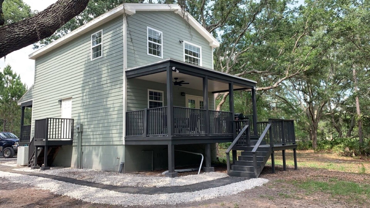Wesley Chapel House | Cute 2/2 Farmhouse in park like setting on 10 Acres! Private & centrally located