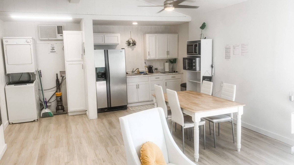 Tyler Apartment | Cute 2 bedroom Apartment close to EVERYTHING!