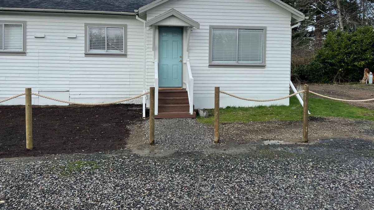 Seaview Apartment | Cute 2 Bedroom, Close to Long Beach and Cape Disappointment, *Off Highway 101*