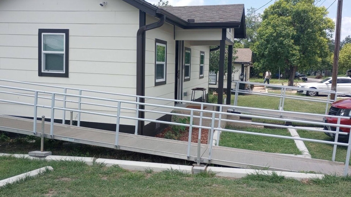 Temple House | Cute 2-bedroom house. WiFi & handicapped accessible near all Hosp. and colleges.