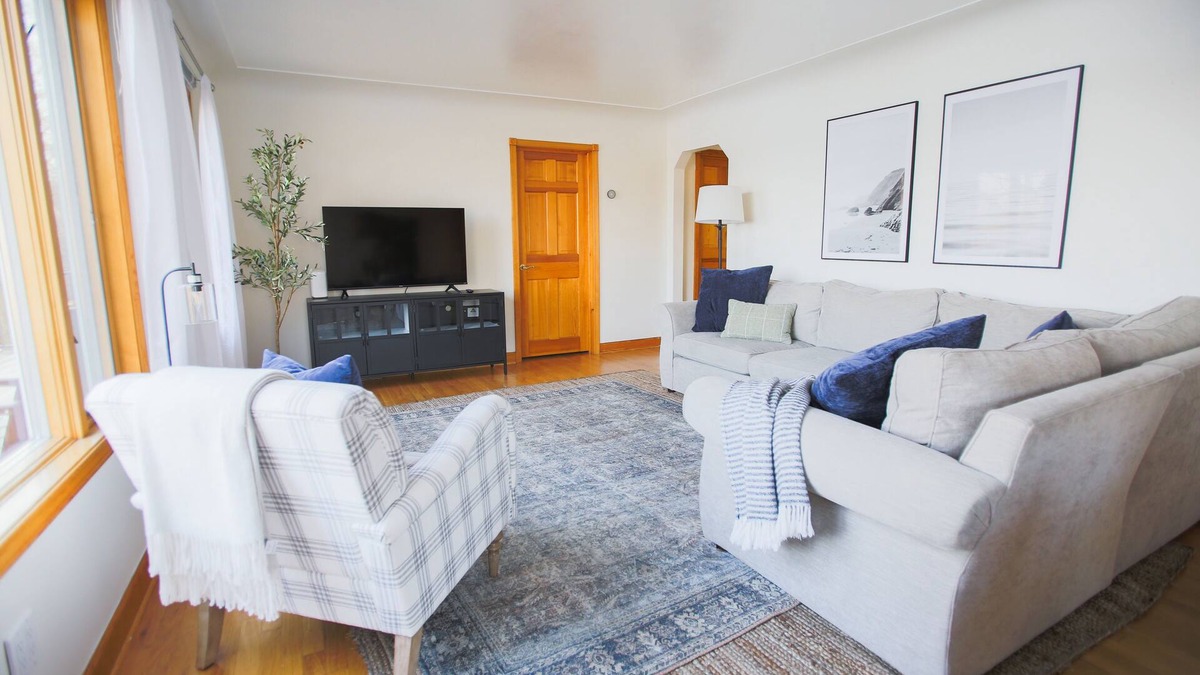 Lake Orion House | Cute 2-bedroom lake house in Lake Orion