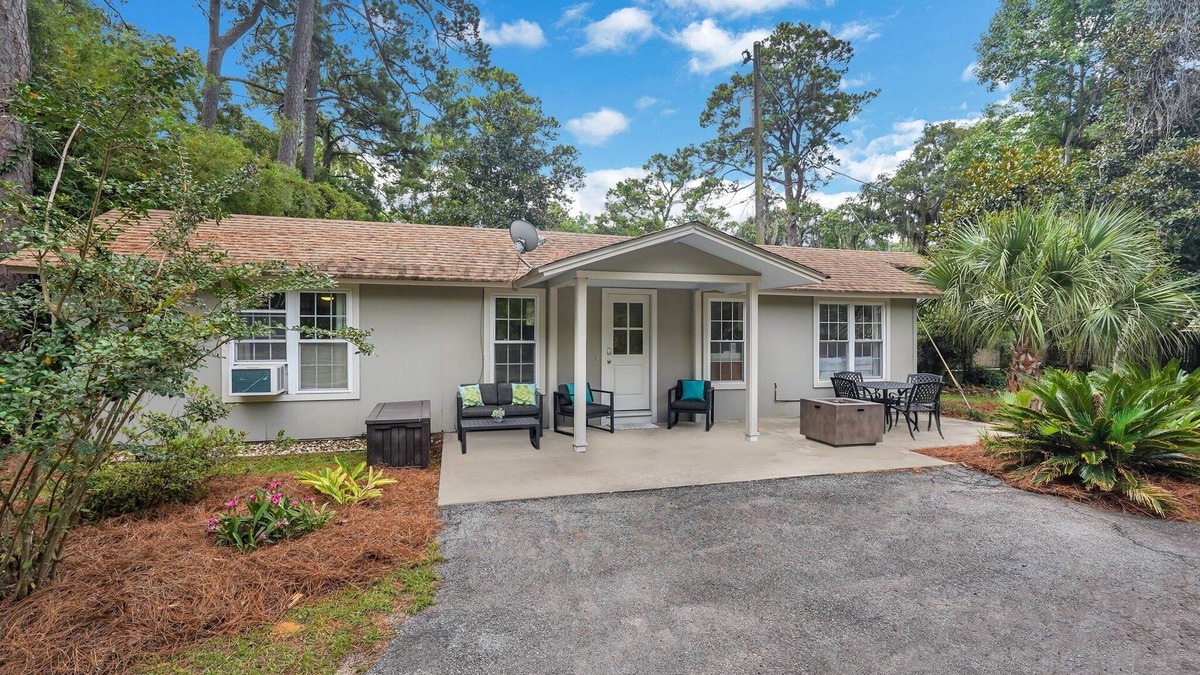 Savannah Cottage | Cute 2BR/1BA Cottage by River & Golf Course on Island!
