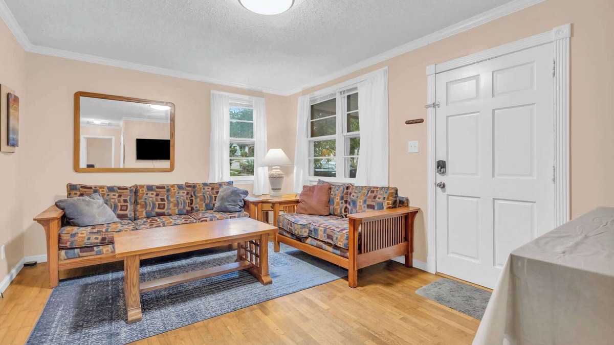 Spartanburg House | Cute 3/1 Bungalow Close to Downtown