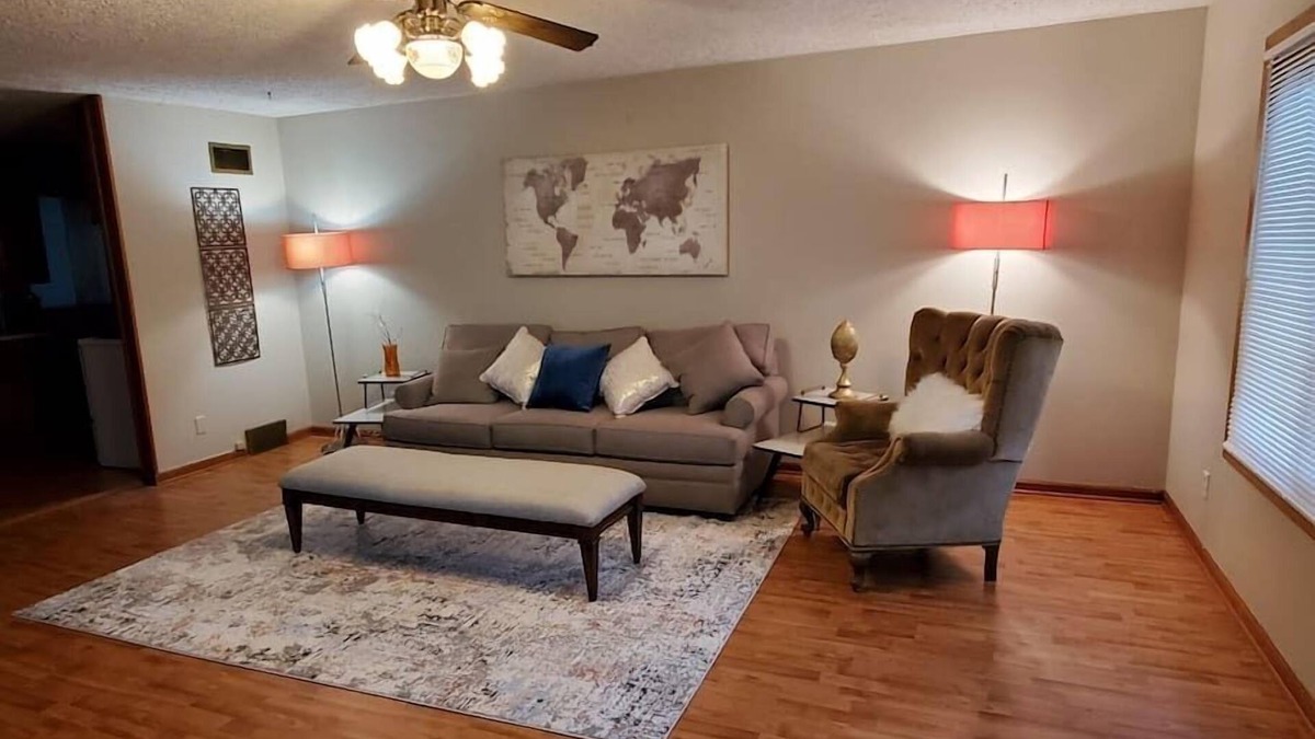 Wichita House | Cute 3BR 3BA Handicap Acc BR and BA WIFI SMART TV