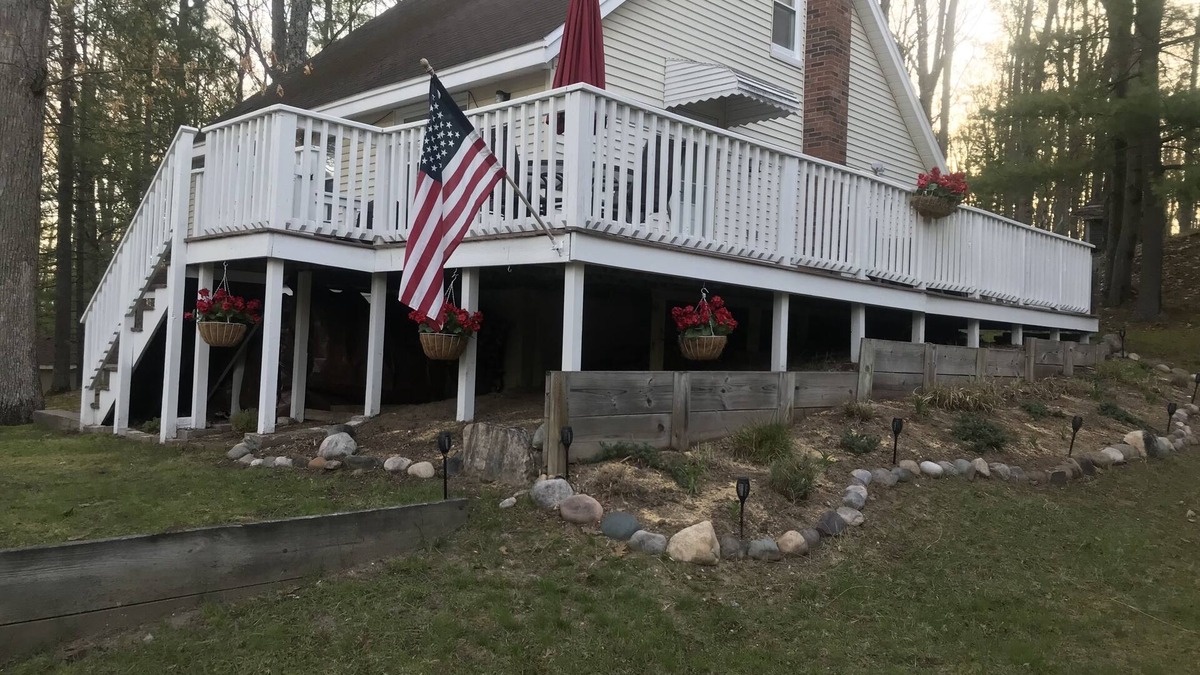 Higgins Lake Cottage | Cute 4 bed 2 bath cottage, short walk to shared road end dock.