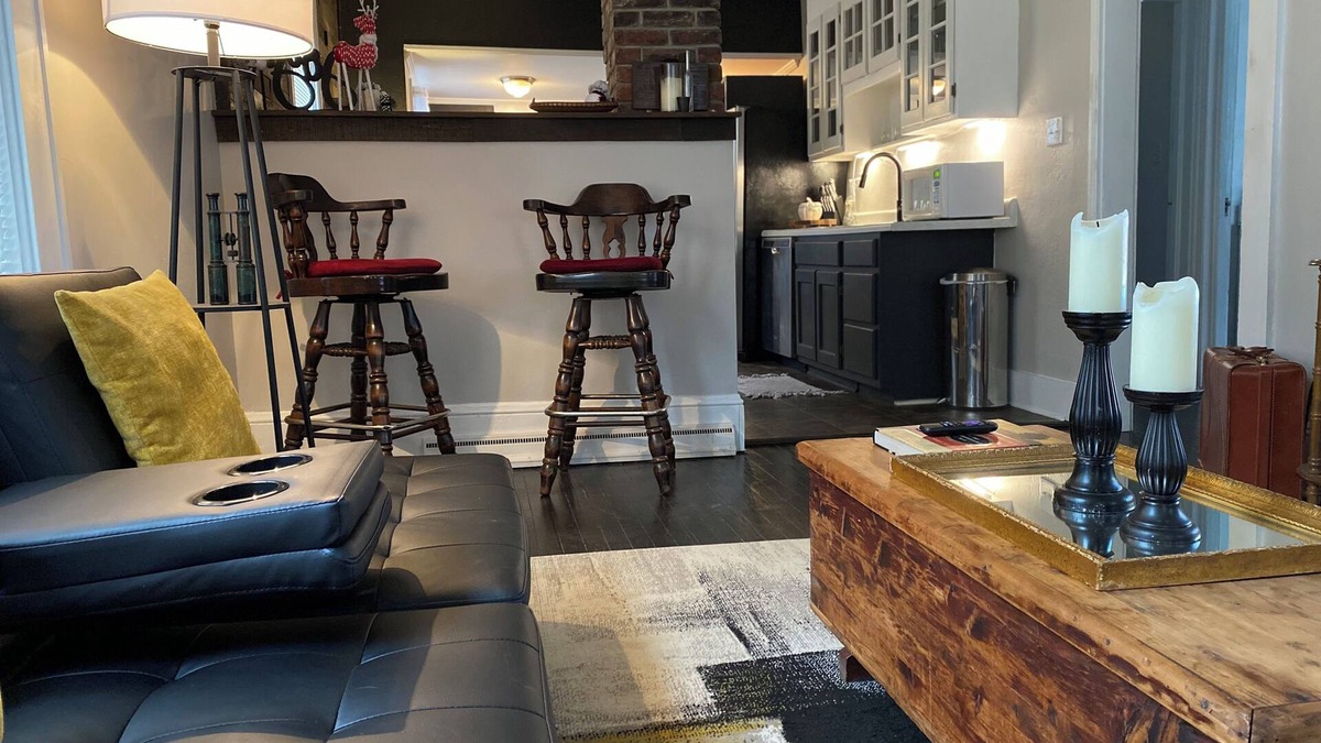 Roanoke House | Cute and Charming 2-bedroom home Self check-in close to DownTown