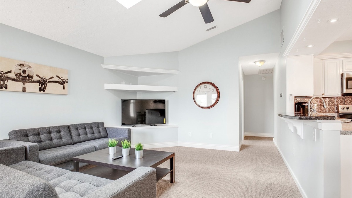 Columbus House | Cute and Cozy 3 Bedroom Ranch Home w/Deck and Fenced Yard