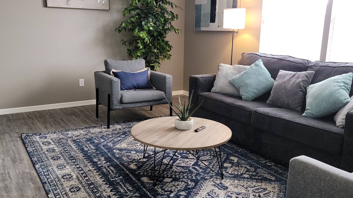 Blue Springs Apartment | Cute and Cozy Apartment close to several highways