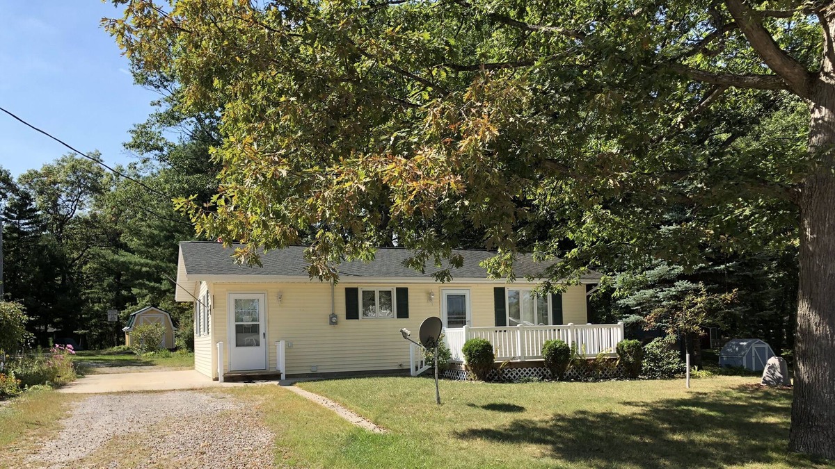 West Branch House | Cute and cozy, clear lake area cabin.