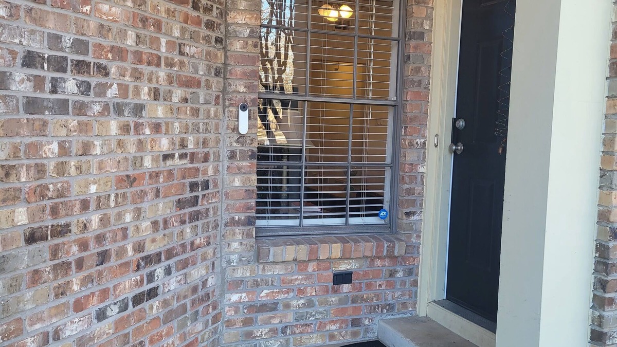 South Arlington Condo | Cute and Cozy Condo. Home away from home.