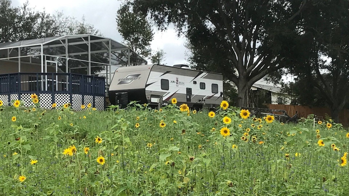 Clermont House | Cute and cozy RV on the farm