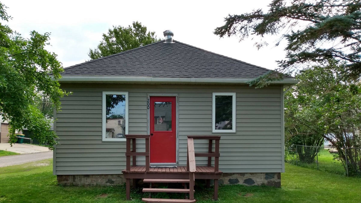 Marble House | Cute and cozy two bedroom/one bath home