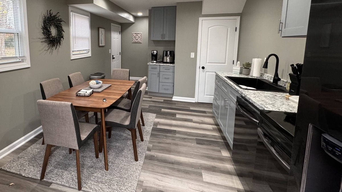 Olathe Apartment | Cute apartment in Downton Olathe