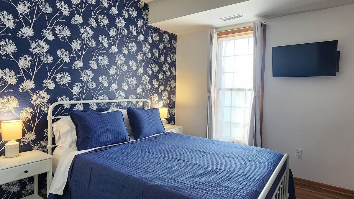 Port Washington Apartment | Cute apartment with view of Lake Michigan located downtown Port Washington, WI.
