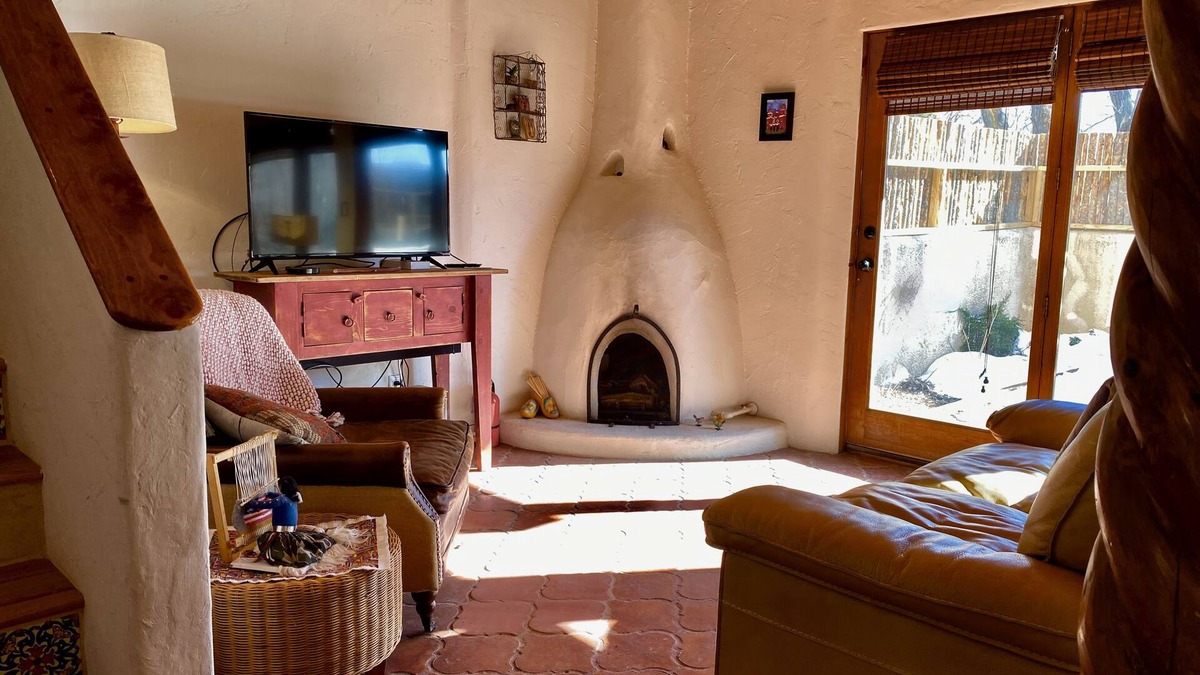 Taos House | Cute as a button downtown condo with hot tub