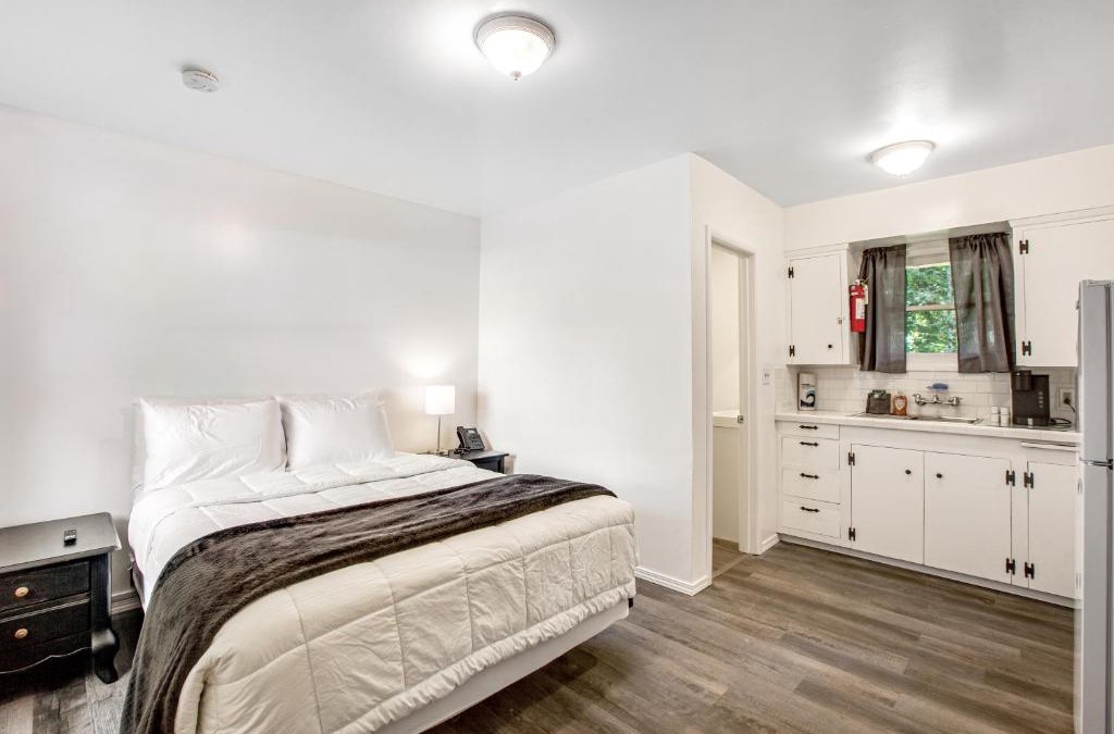 Nahcotta Hotel | Cute as a Clam Cottage Room 5