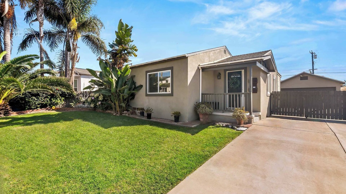 Sunset Cliffs House | Cute Beach Home 3Min Walk to Ocean Big Yard PetsOK
