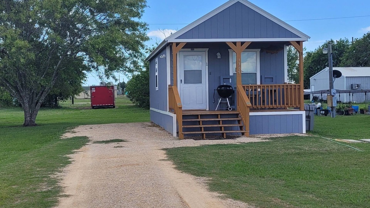 Long Mott Cabin | Cute Brand New Coastal Cabins