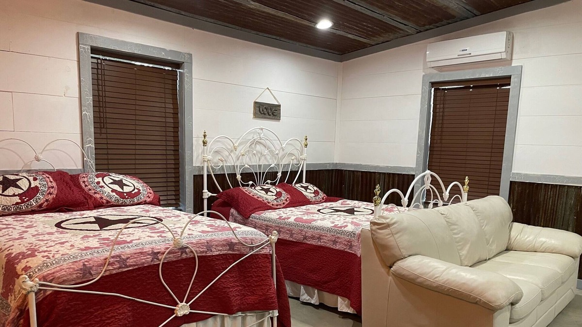 Jermyn Cabin | Cute cabin in the country with fishing, games and onsite pond access