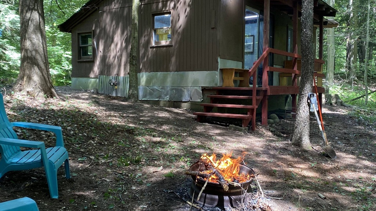 Dewittville Cabin | Cute cabin in the woods