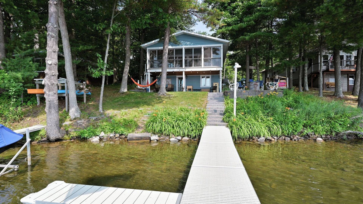Birchwood Cabin | Cute cabin on pristine Long Lake