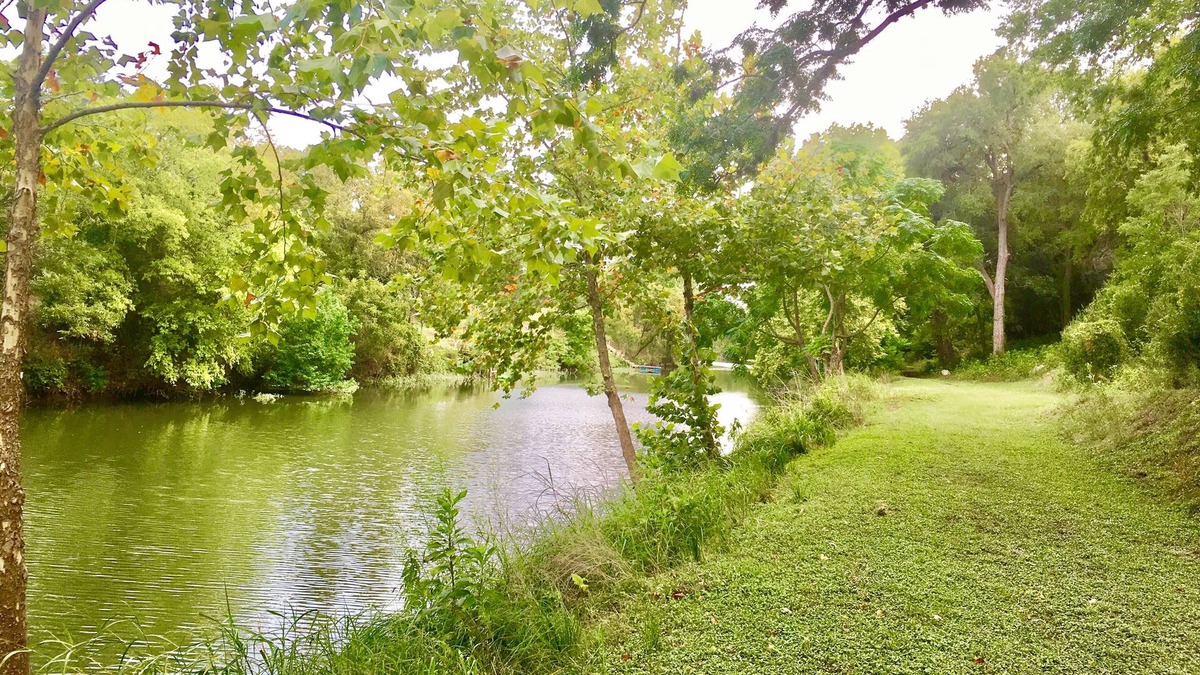 Boerne House | Cute cabin overlooking Spring Creek